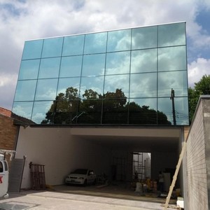 box de vidro adesivado